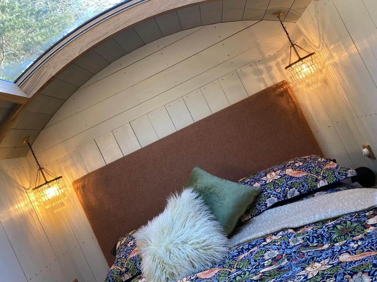 Chez Maurice Luxury Shepherds Hut With Bath And Hot Tub Kelling Exterior foto